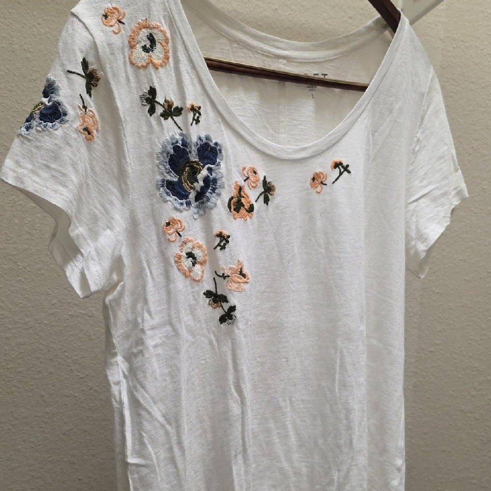 LOFT White Scoop Neck Tee with Blue and Peach Floral Embroidery - Picture 5 of 5